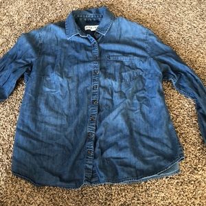 🛍 2 for 13 Chambray button down shirt